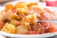 Easy Rhubarb Crumble Bake